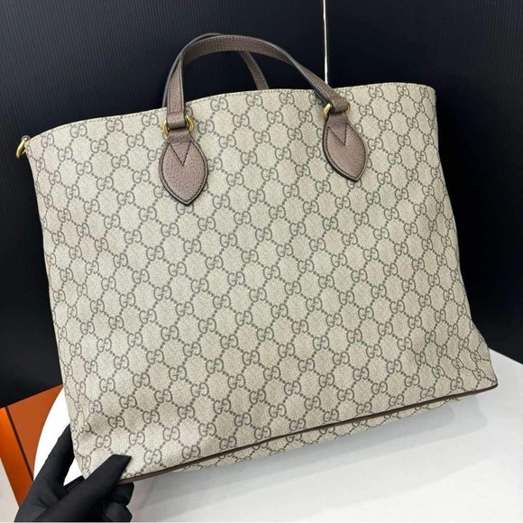 A 263 π― % authentic Gucci GG Supreme Monogram Courrier Medium Crossbody Tote bag - Picture 3 of 16